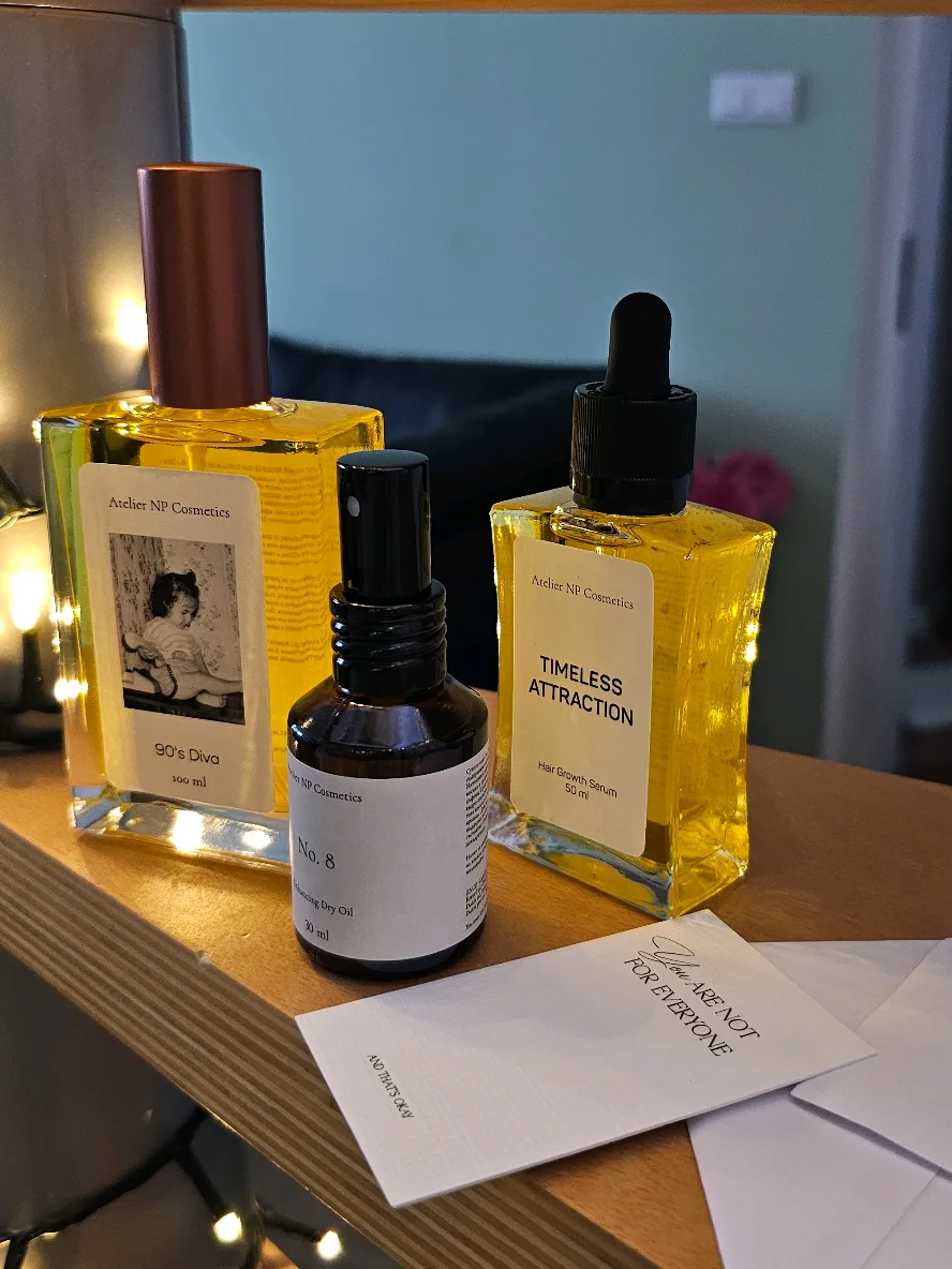Unboxing видео за козметичен бранд Atelier NP Cosmetics