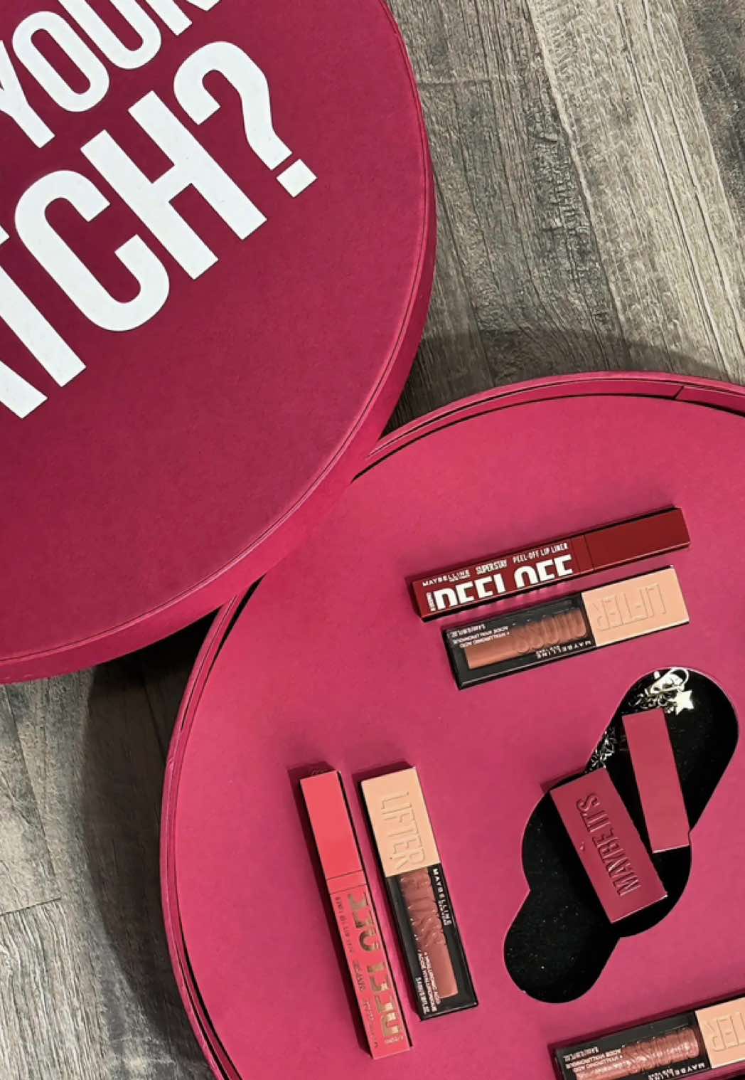 Контент за Maybelline.